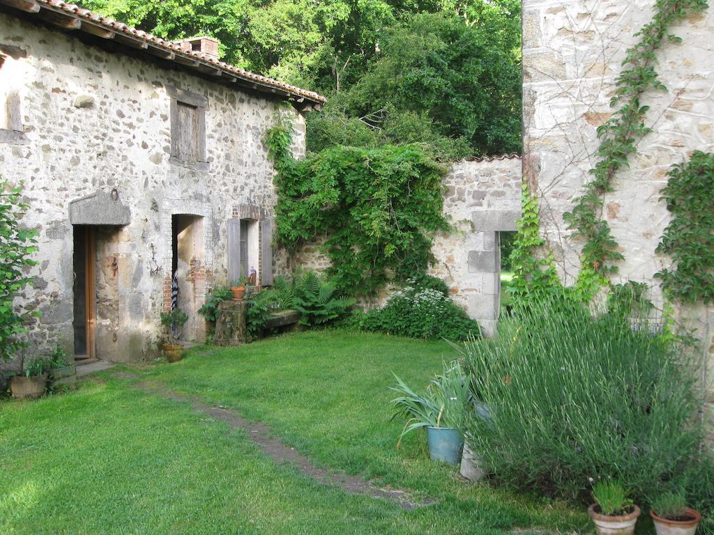 Bed and Breakfast Le Domaine De Panissac Berneuil  Екстер'єр фото