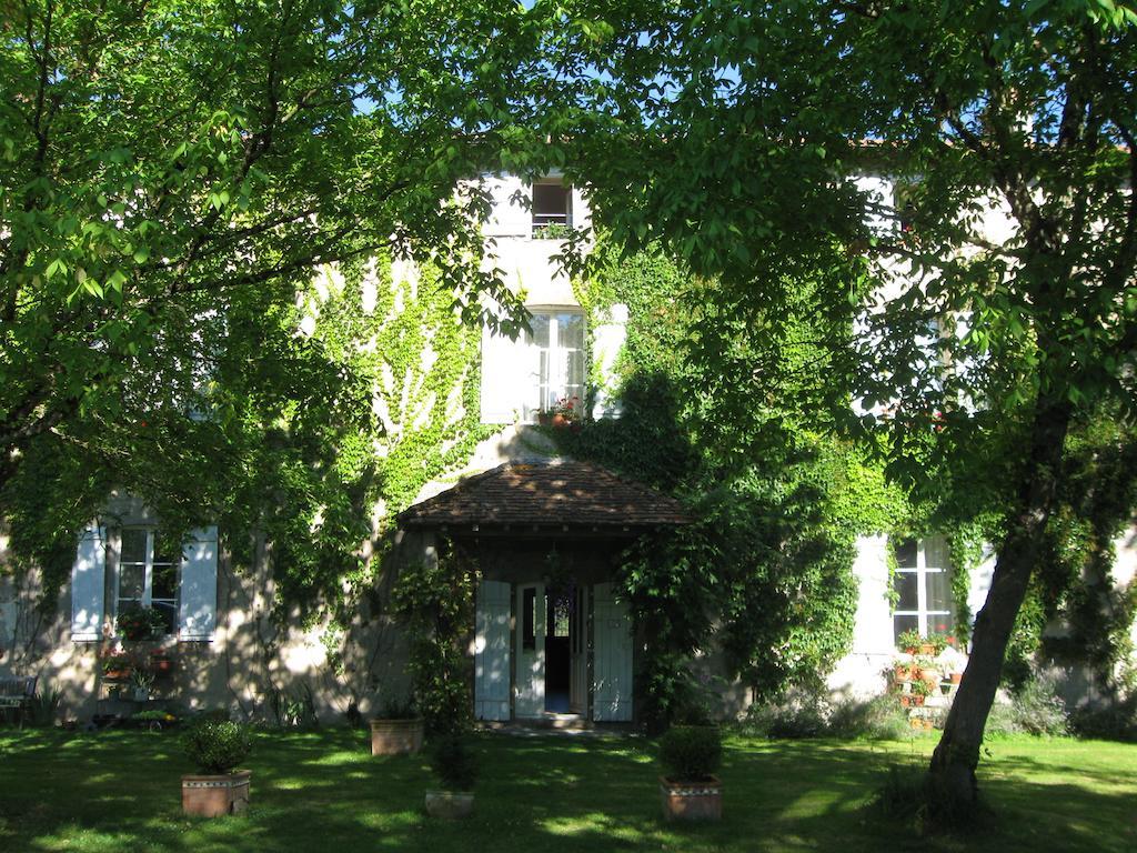 Bed and Breakfast Le Domaine De Panissac Berneuil  Екстер'єр фото